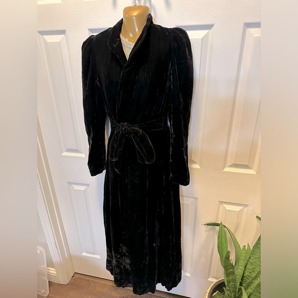 Antique Velvet Coat 1920s-1940s era. - Picture 4 of 14
